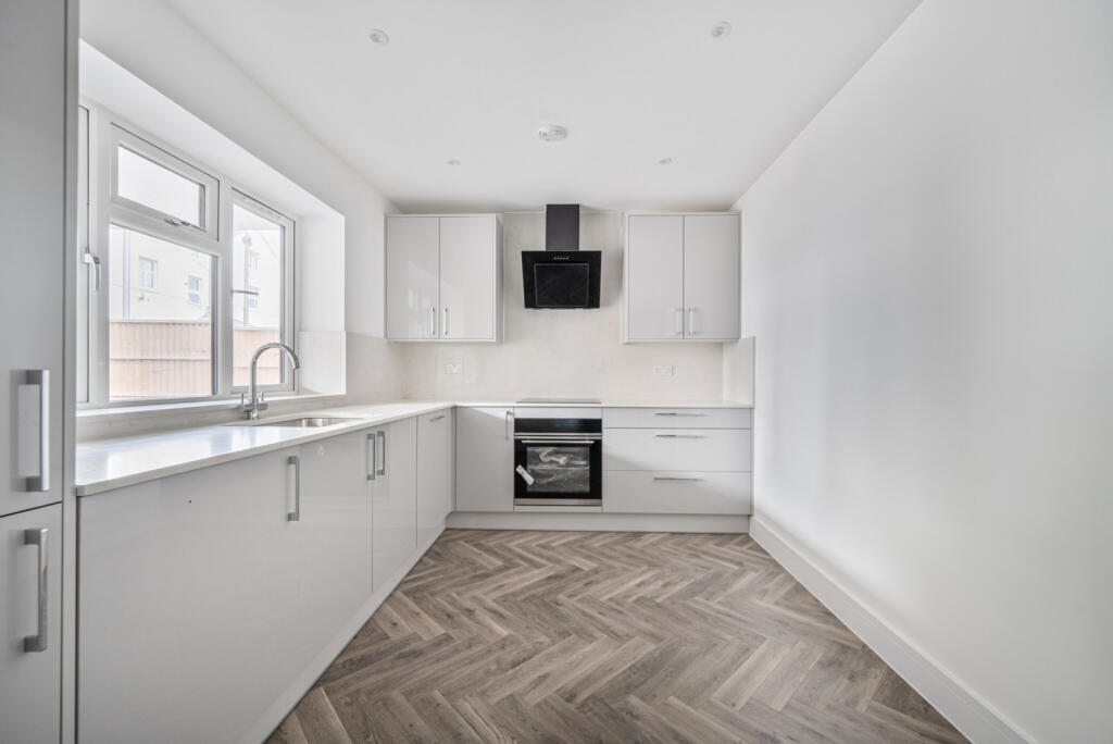 1348533-24-68baec...