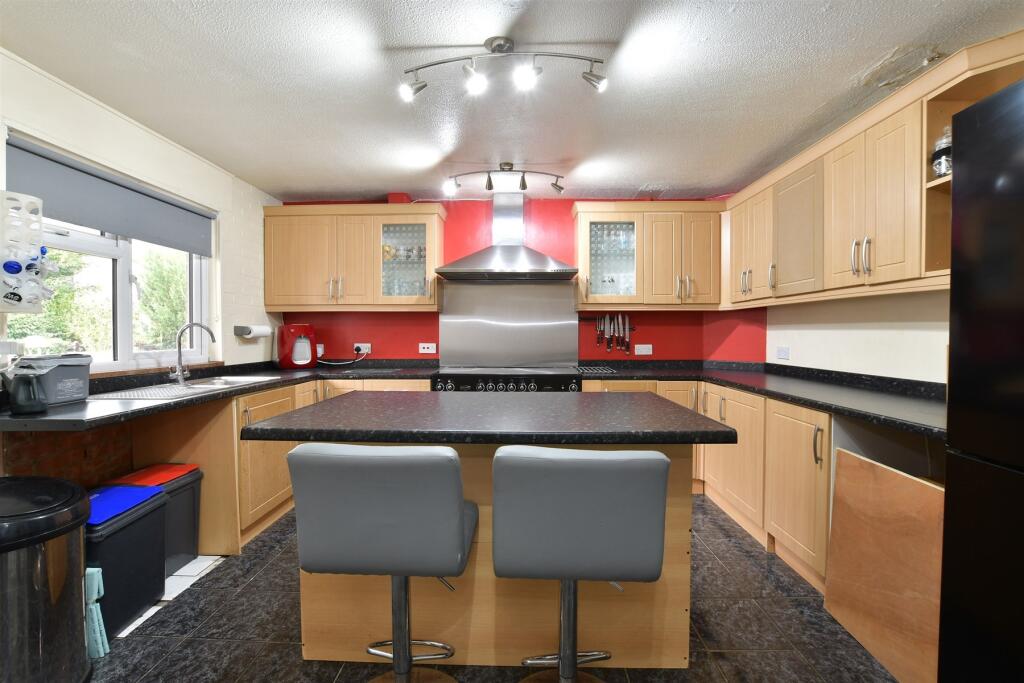 Kitchen/ Breakfast Room