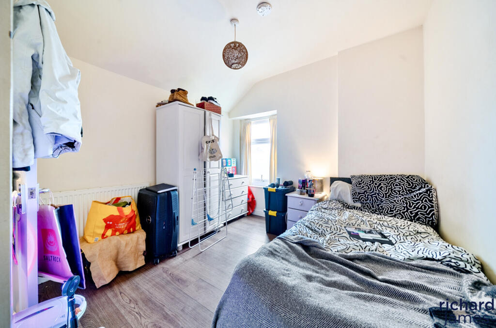 a27c7f77-8309-466...