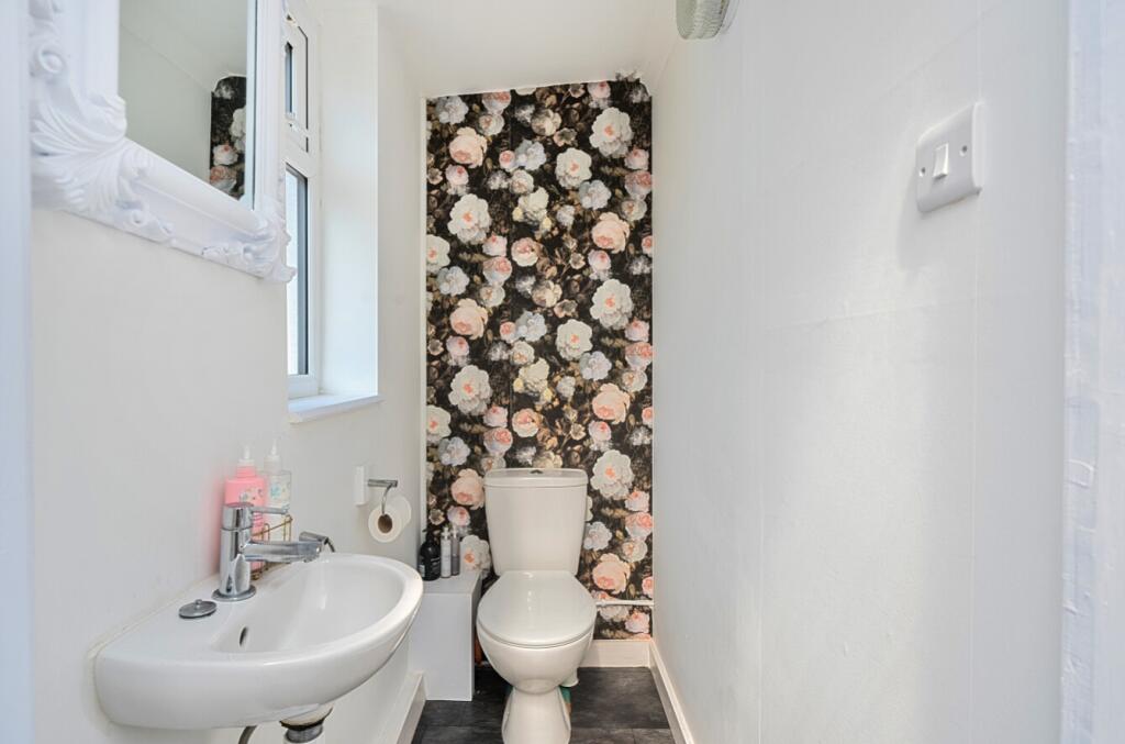 Downstairs toilet Dean EweMove Cheam and Sutton