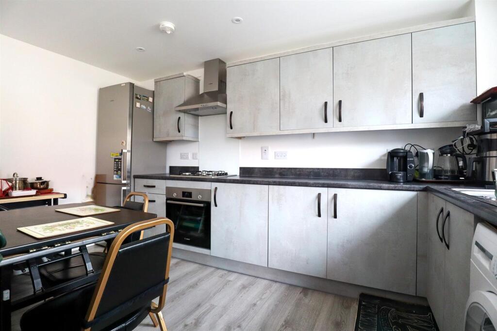 Kitchen (2).jpg