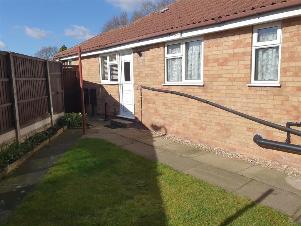 ADDITIONAL OUTSIDE PHOTOS