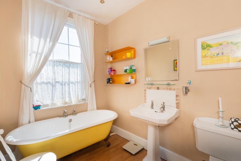 1S2PKN - Bathroom B.jpg