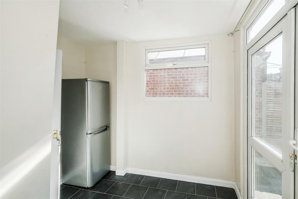 21 Woodend road-23.jpg