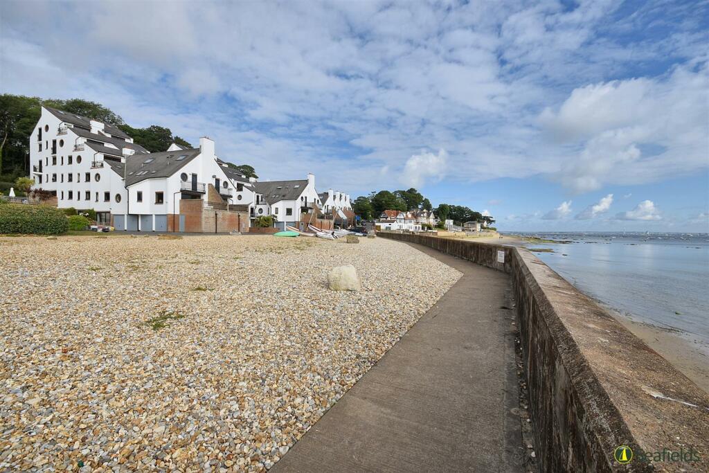 Seaview Bay and Beach scene