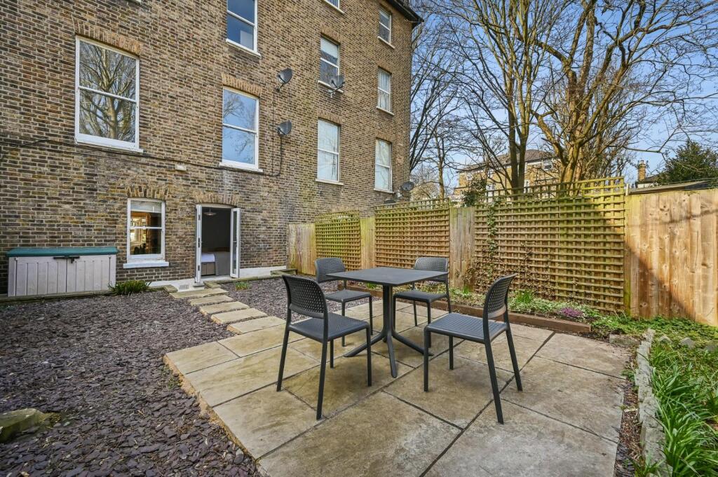 BCRE - 18A Grange Park - Garden B (4).jpg