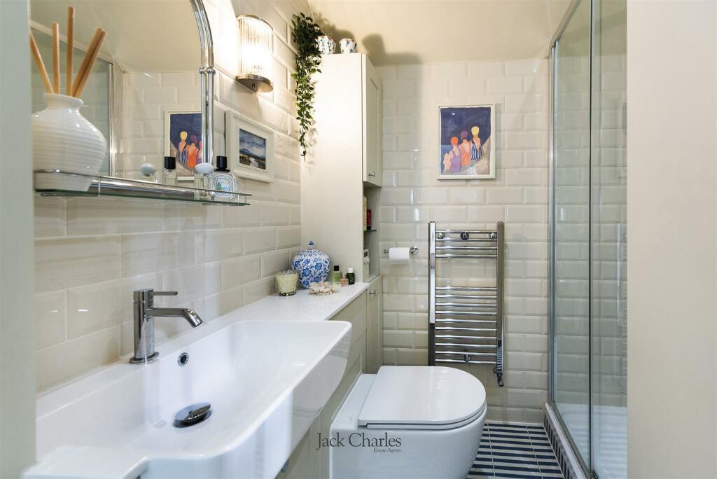 2 Oakhurst Park Gardens, TN11 8BF 017.jpg