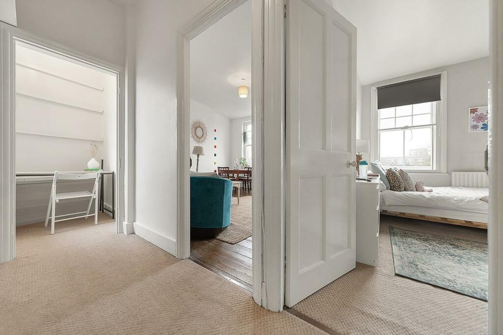 Hallway (2).jpg