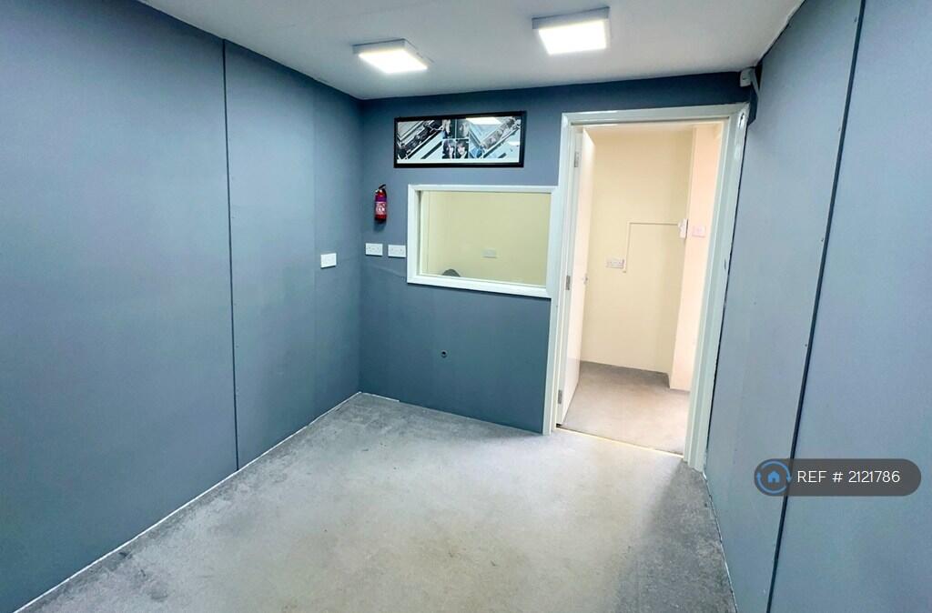 Garage Large Room 2