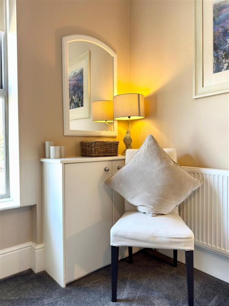 Bedroom feature (5).jpg