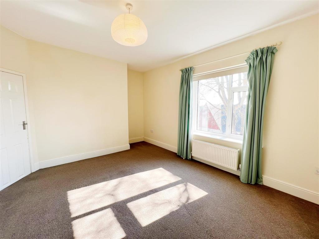 Bedroom 1.jpg