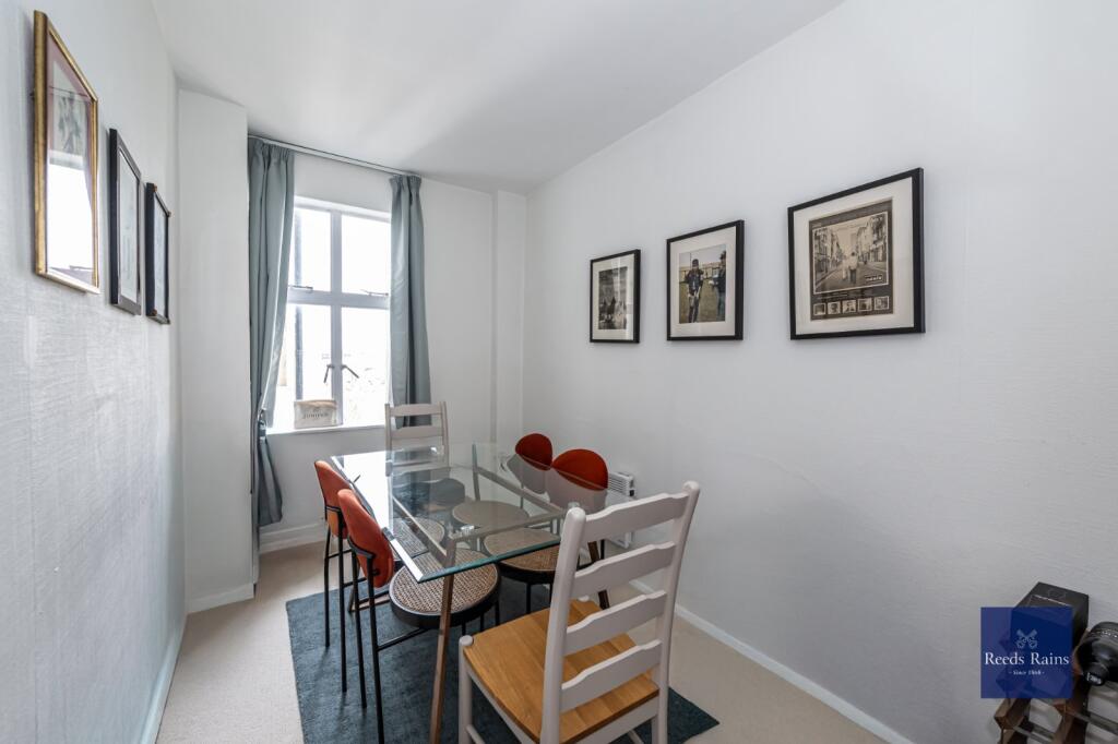 Bedroom/Dinning Room