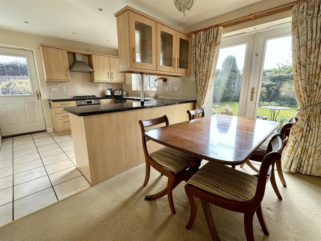 dining/kitchen
