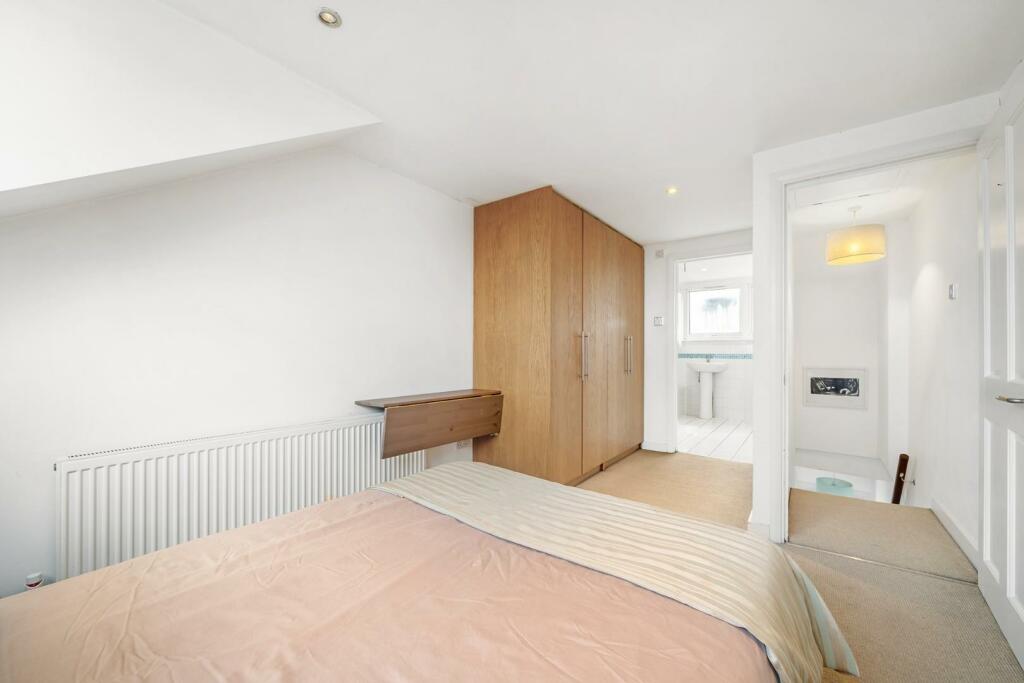 Bedroom 1 (2).jpg