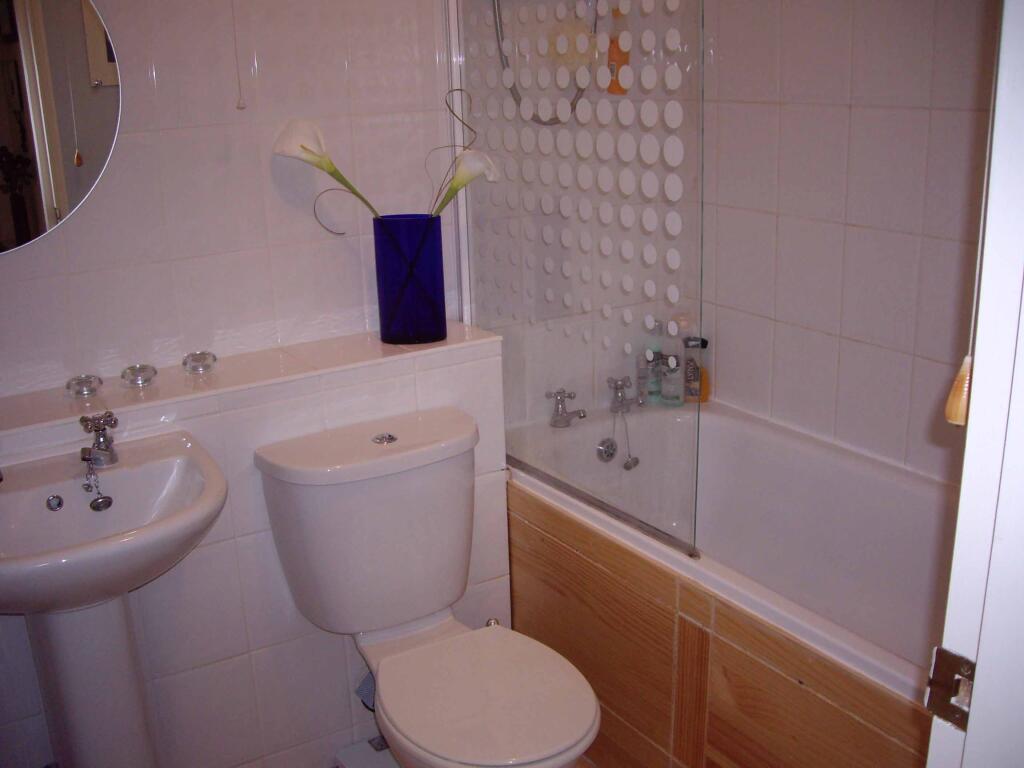 P1571 bath.JPG
