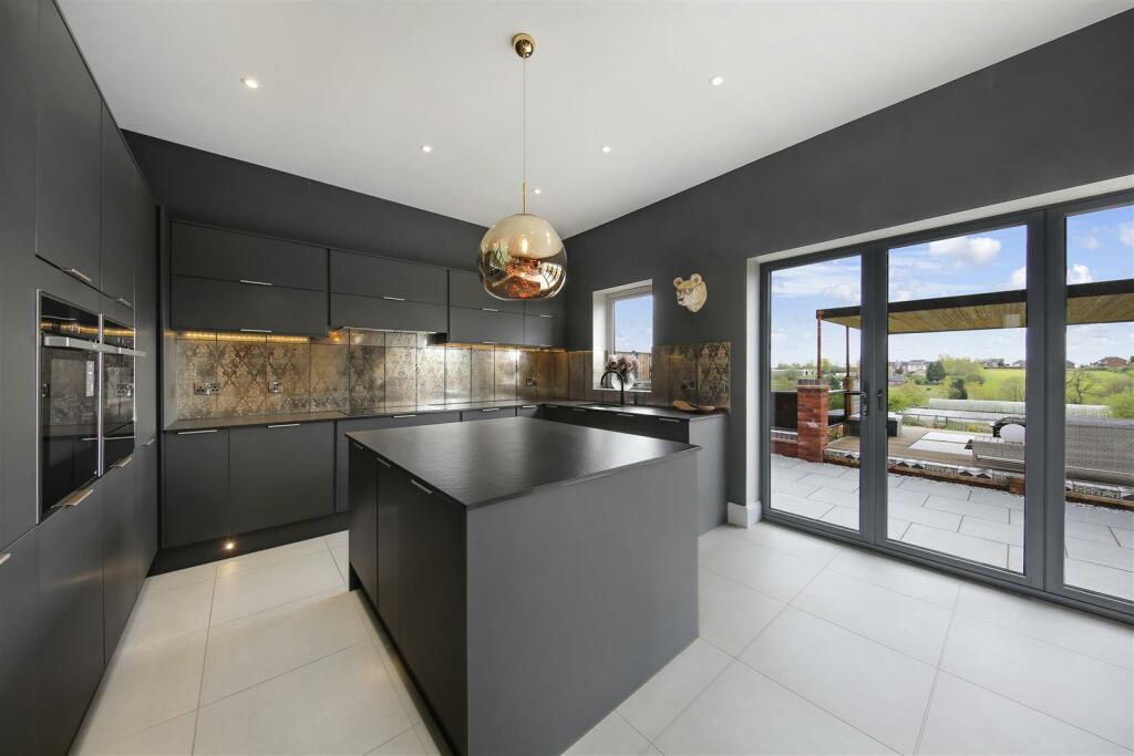 Kitchen2.jpg