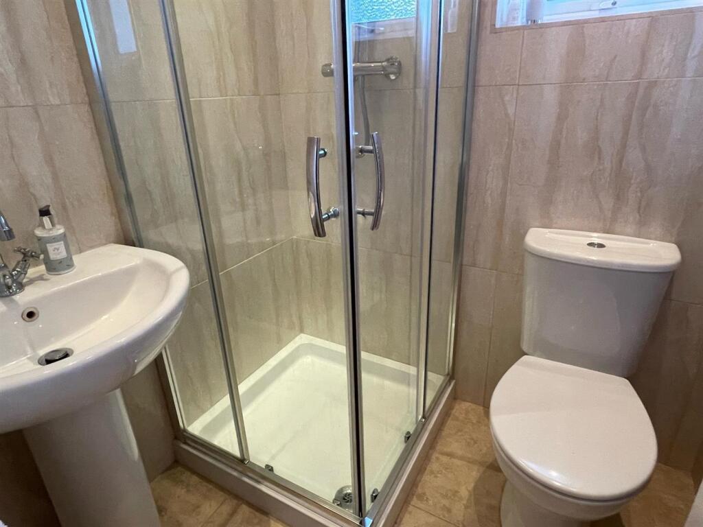 Shower Room.jpg