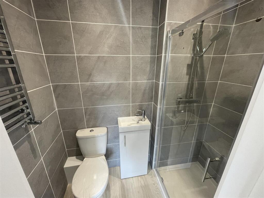 EN SUITE SHOWER