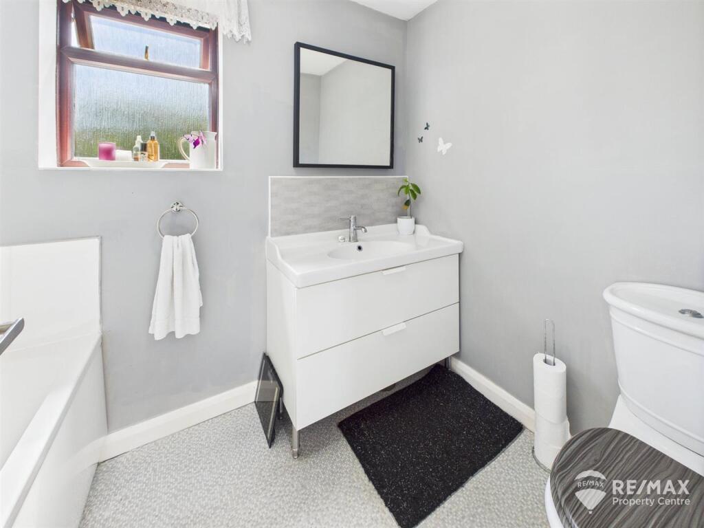 Family Bathroom.jpg