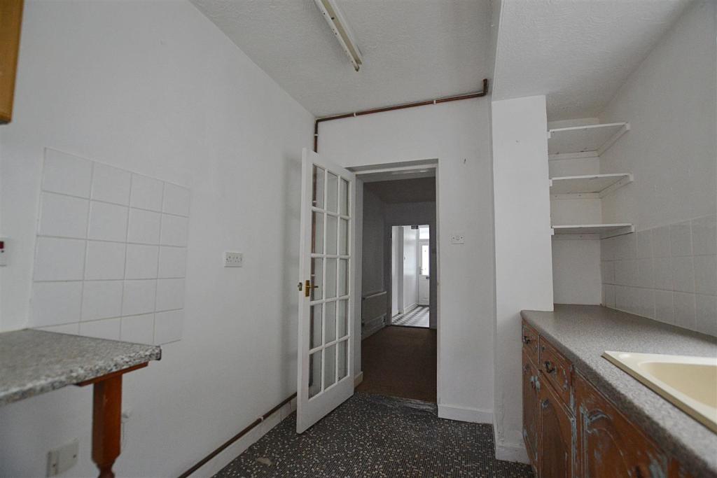 kitchen..JPG