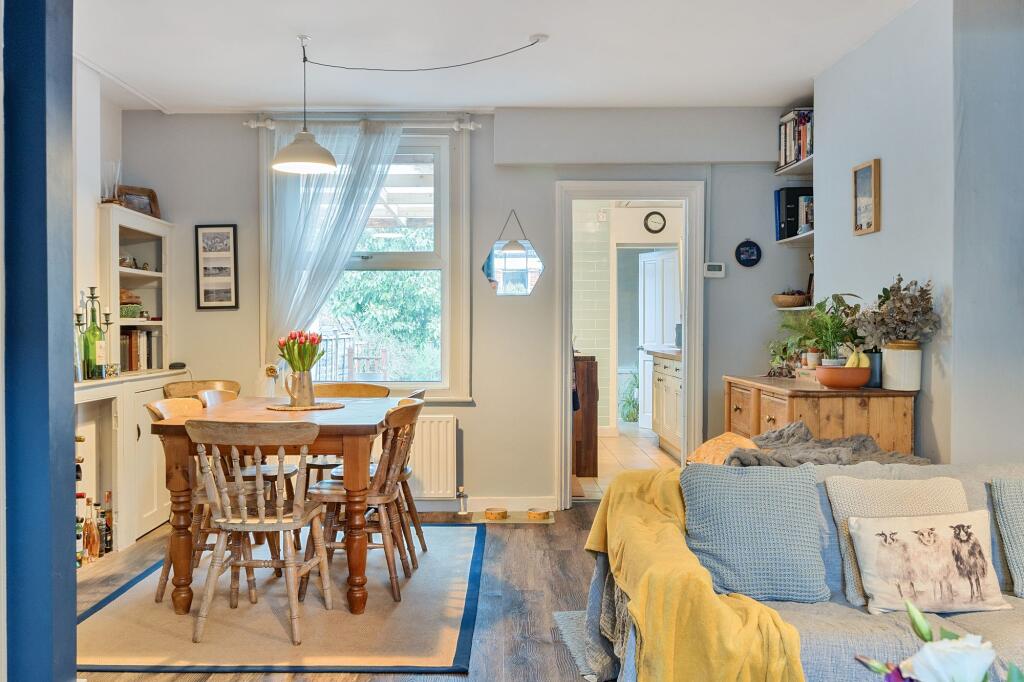 Sitting Room / Dining Room