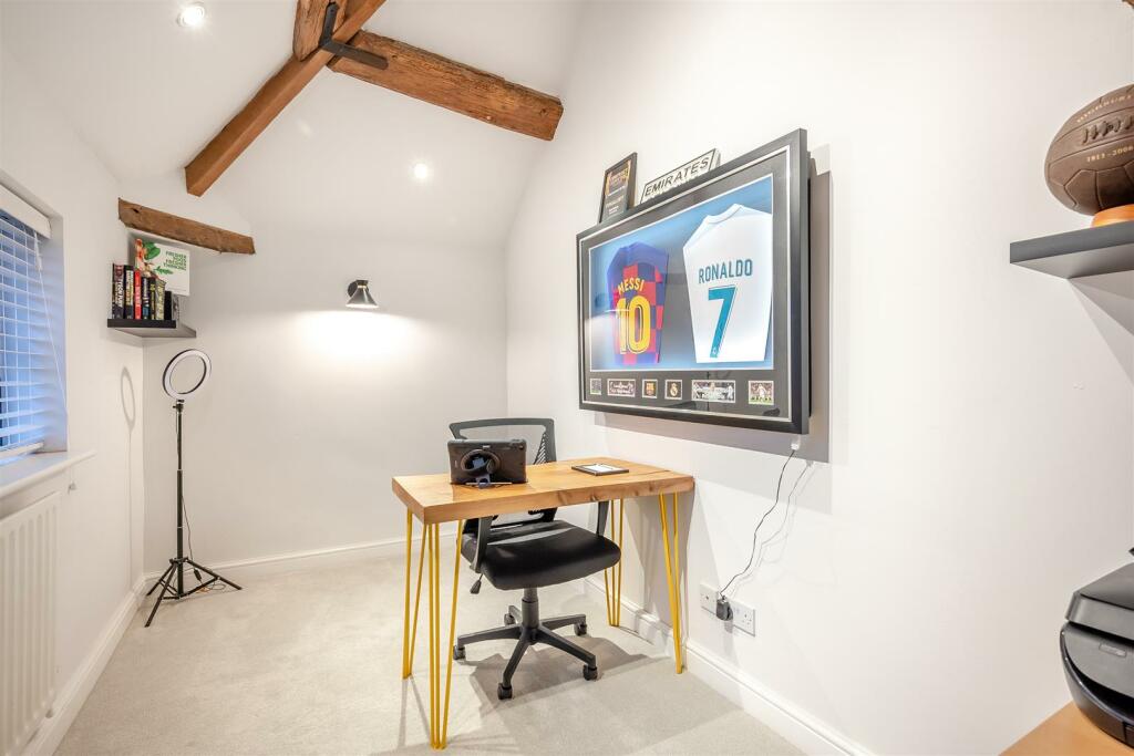 8582263-interior22.jpg