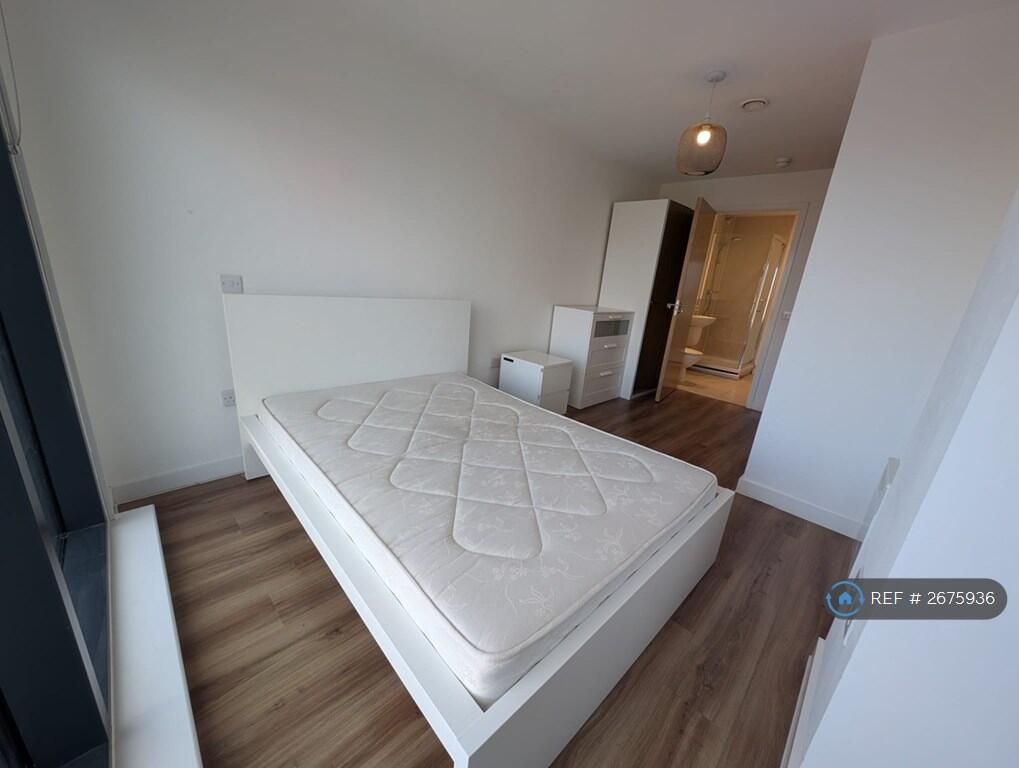 Master Bed + Ensuite