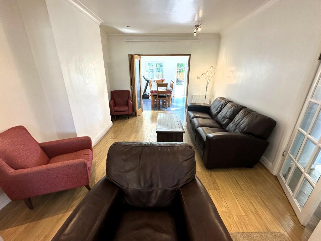 RECP/THRU LOUNGE (B)