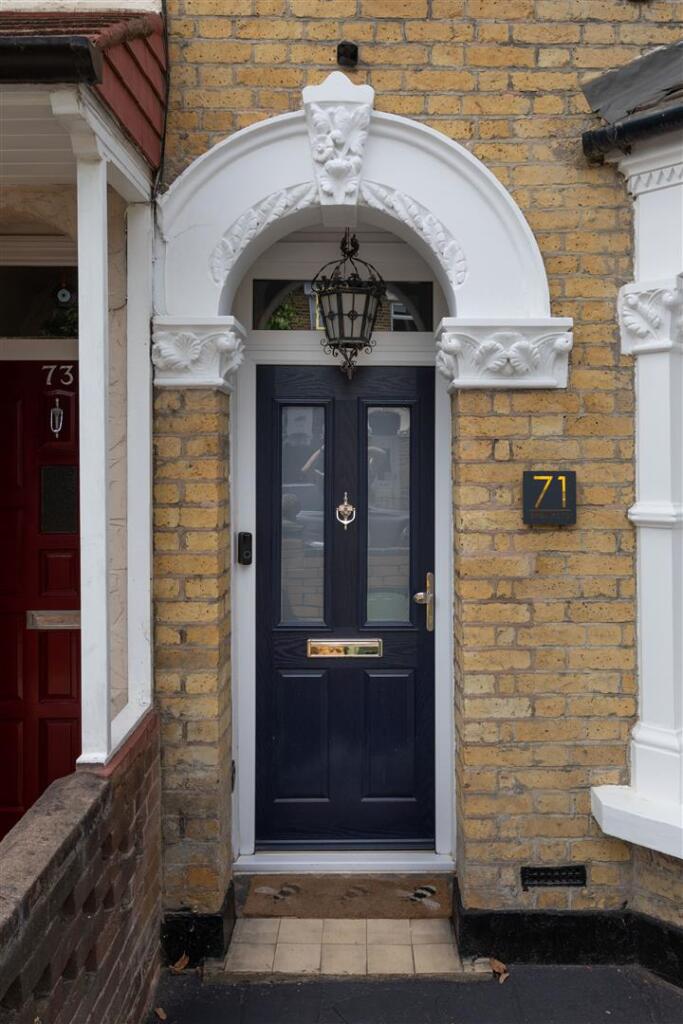 Selby Road, E11