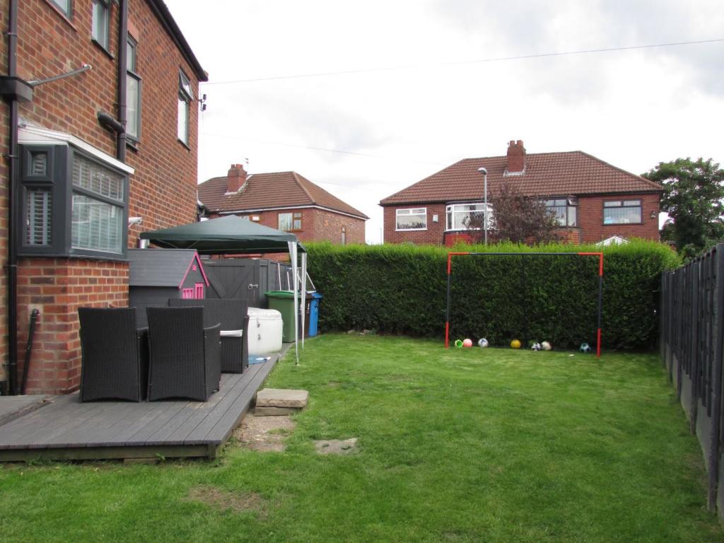 NewtonRd33gdn3.JPG