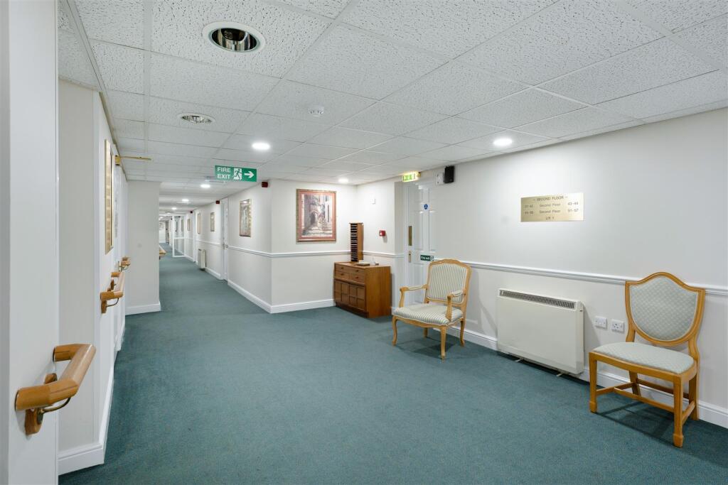 41 Foxhall Court, Banbury-24.jpg