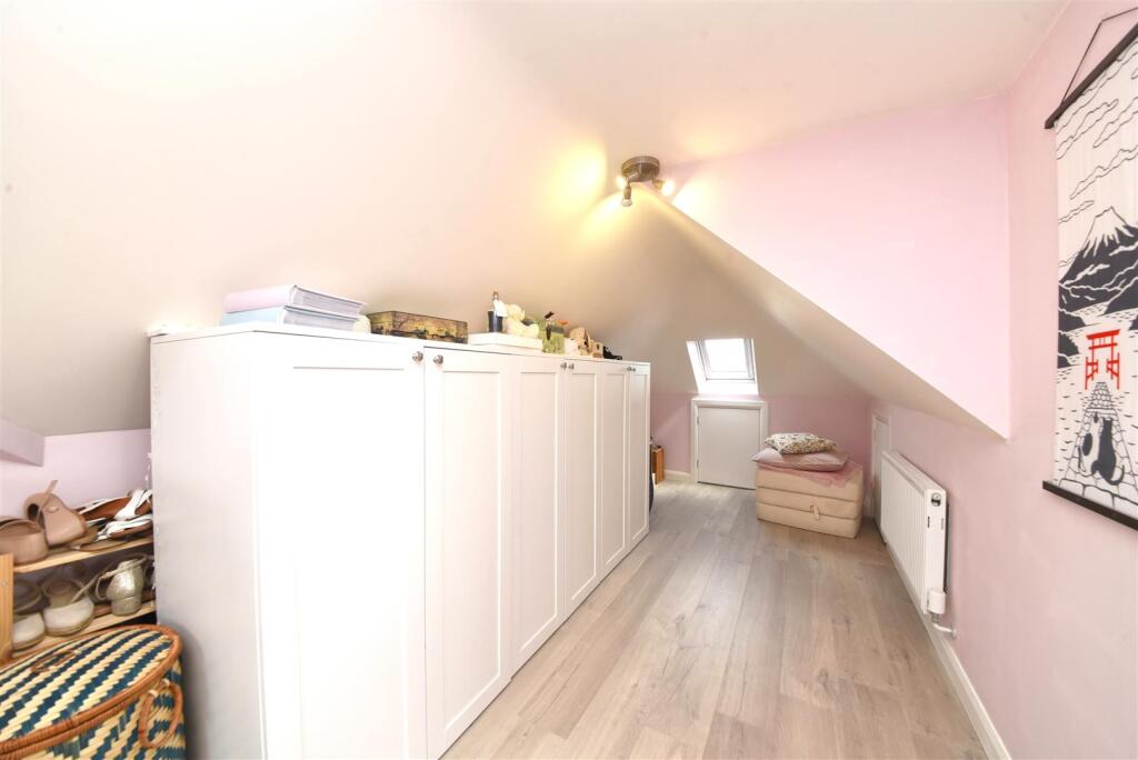 2_Elmwood_Court_Pic_8.jpg