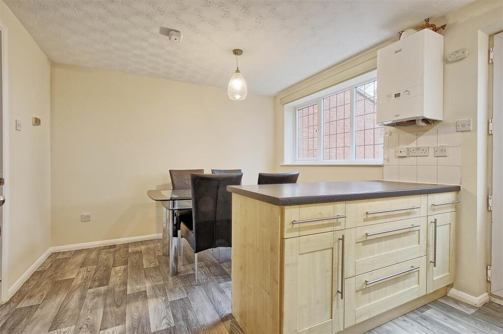 Kitchen 2.jpg