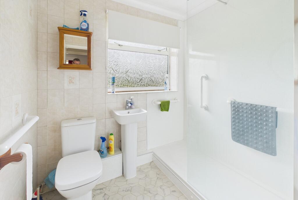 CAM02519G0-PR0334-STILL005