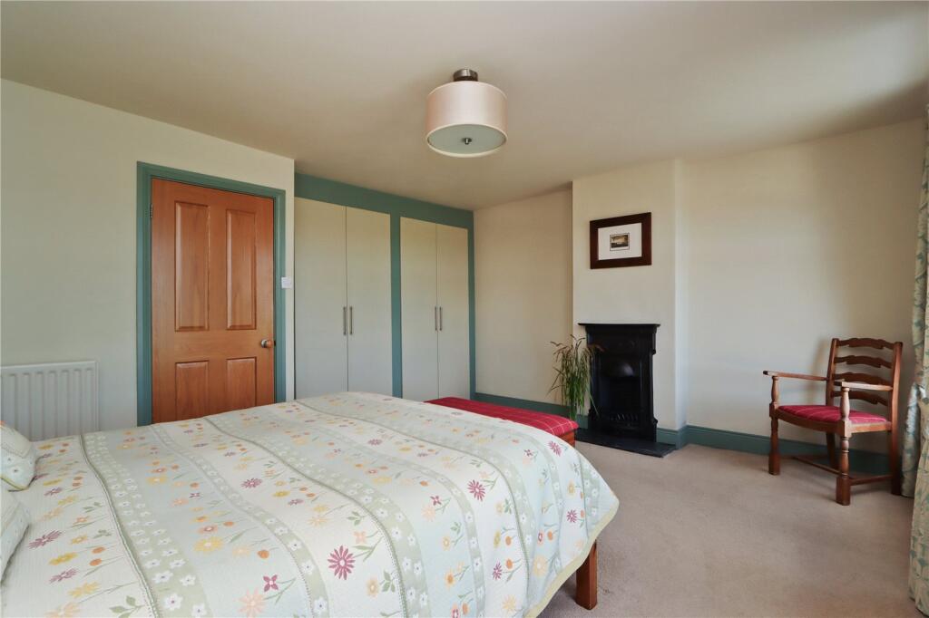 Bedroom 1 Pic 2