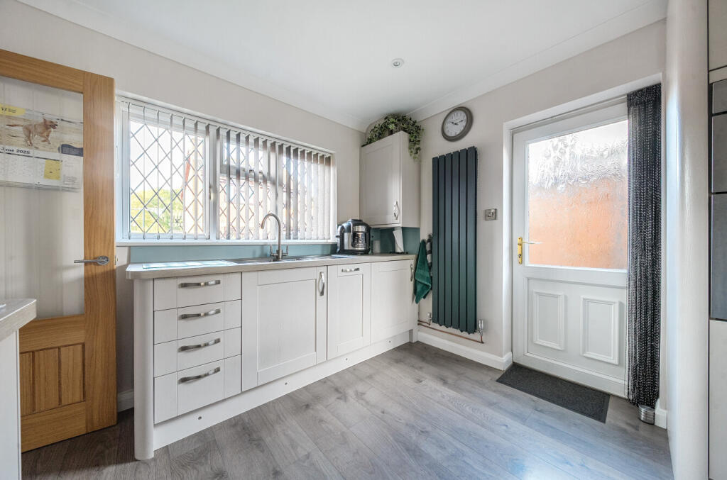 1371573-14-68f8a52bd7ba5