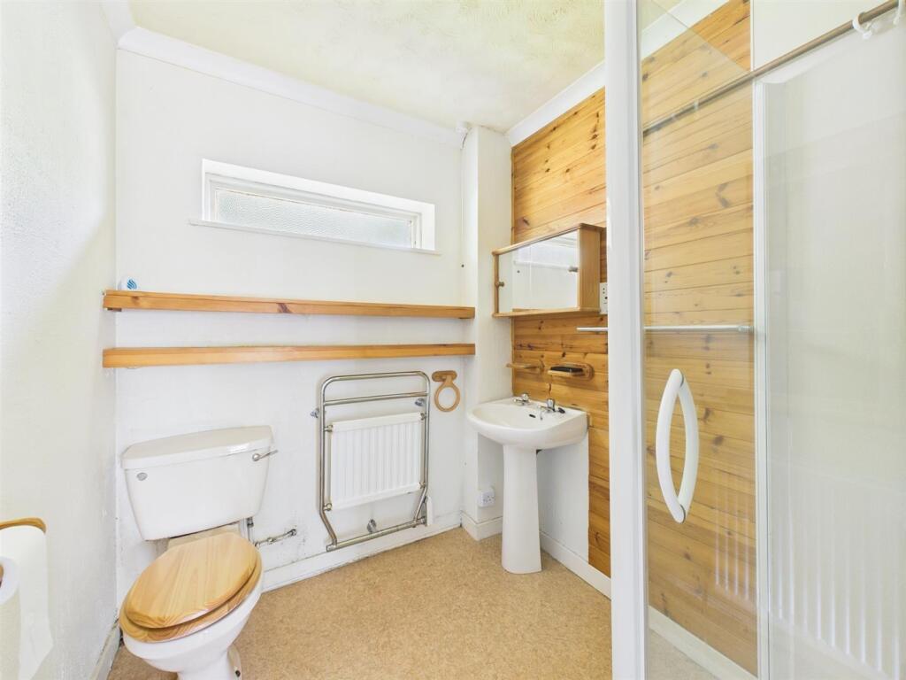 SHOWER ROOM 1