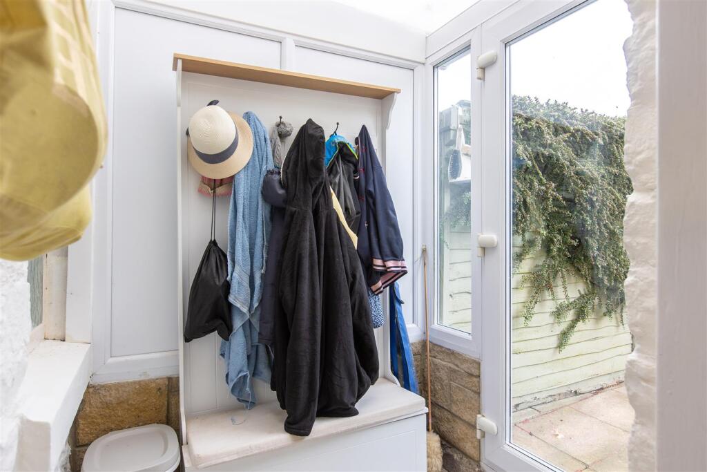 Bondgate 49 Rear Hall.jpg