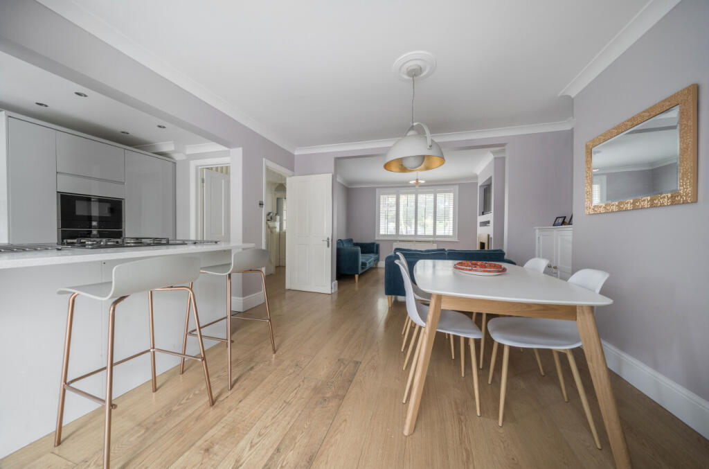 1298329-29-682f26...