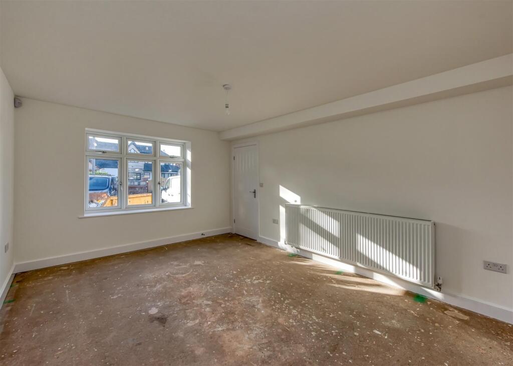 3 Yew Tree Lane-lounge.jpg