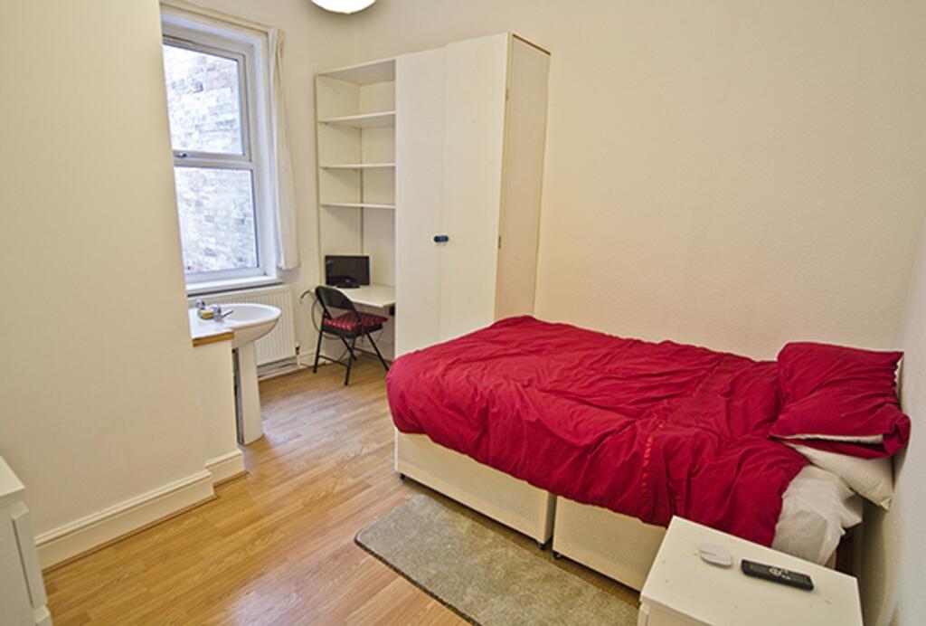 A bright and tidy double bedroom featuring a co...