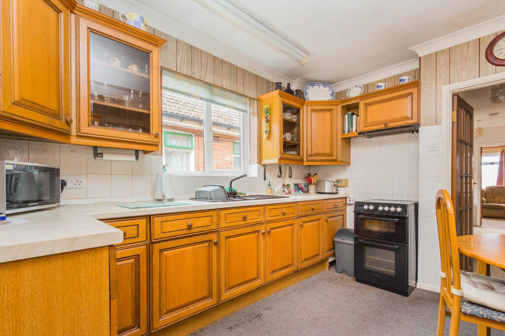 Kitchen/Breakfast...