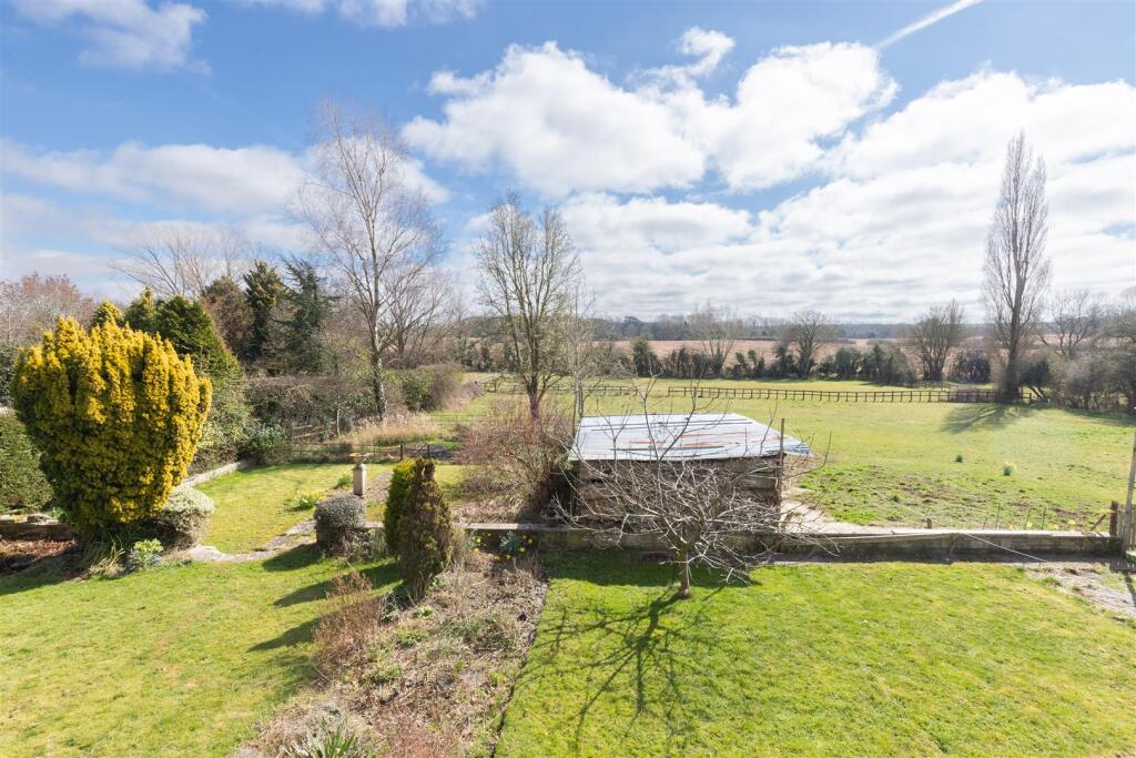 Garden - Stables - Paddock 1.jpg