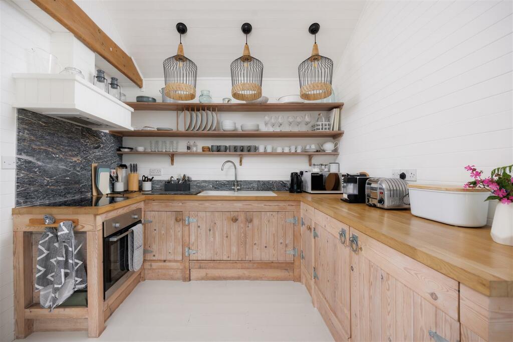 beach_house_lodge_29.jpg