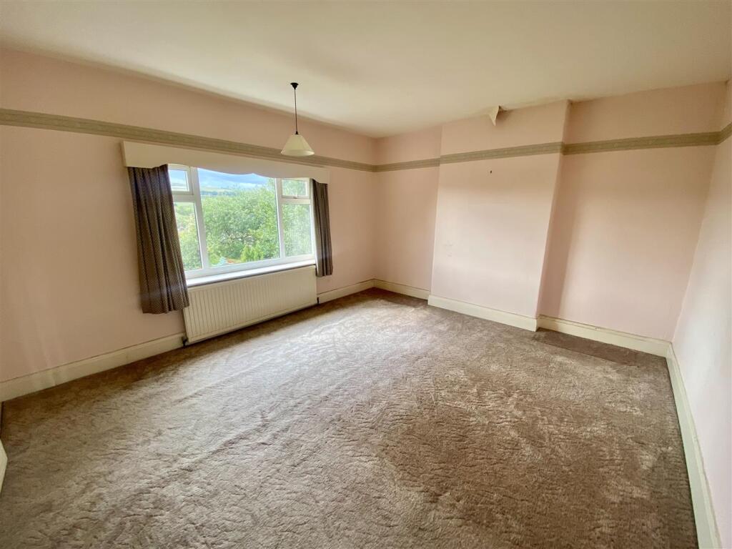 Bramleys Estate Agents - Meadow Bank Crescent - Mi