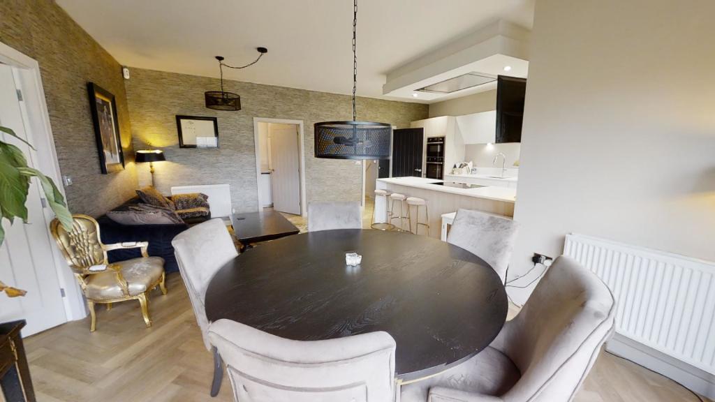 HomeDaze-Presents-Singleton-Drive-M25-5-BED-MODERN