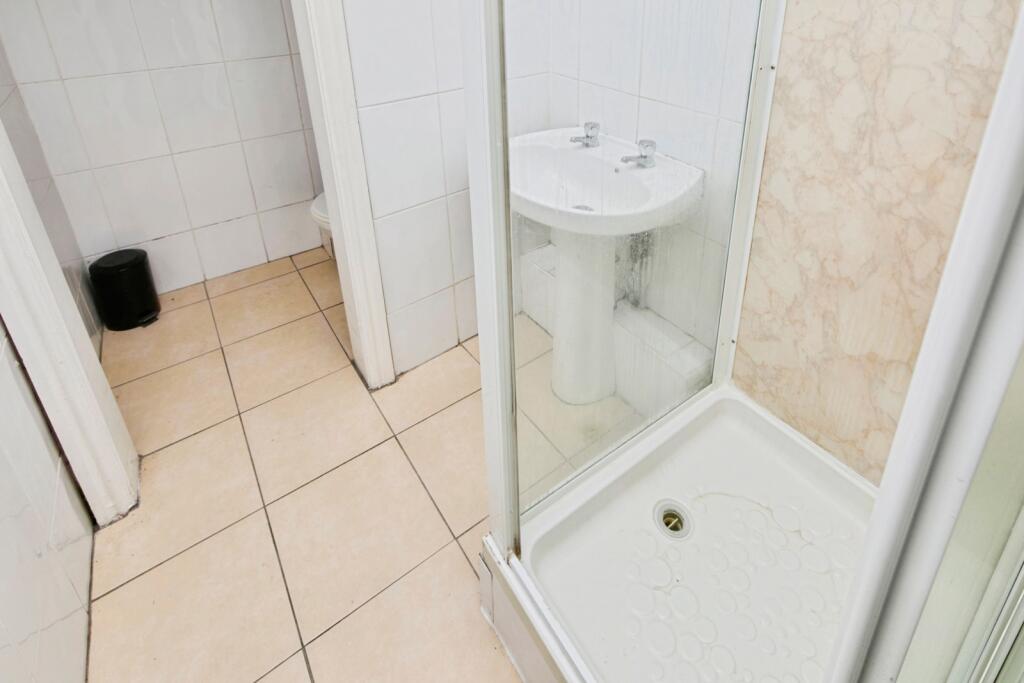 Gf Shower Room