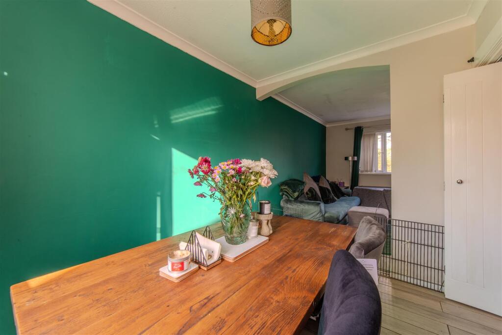 48 Melbourne Court-10.jpg