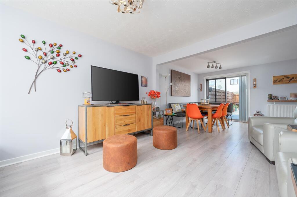 7 Fairley Court 005.JPG
