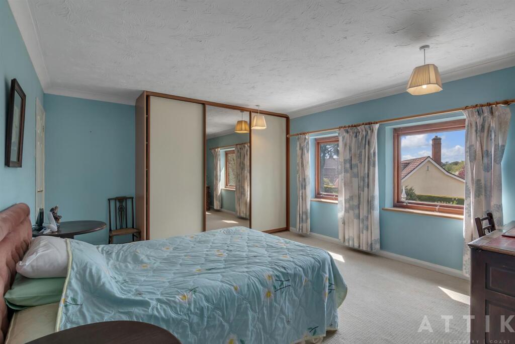 57 Holton Road Halesworth IP19 8HQ (38).jpg